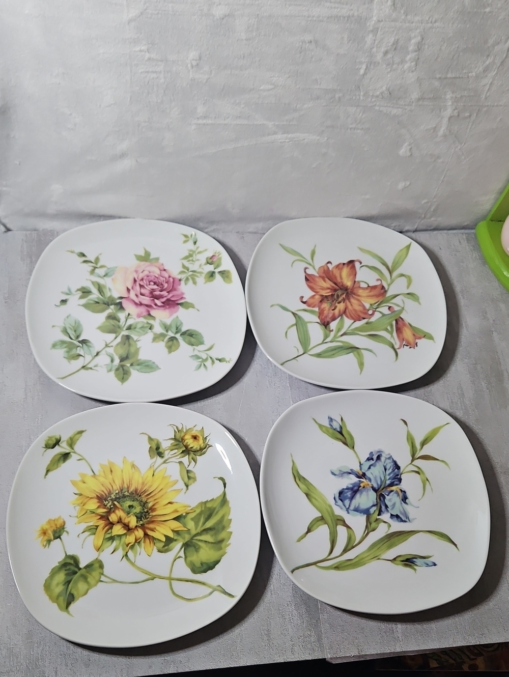 4~  I. Godinger & Co. Floral Dessert Or Salad Plates